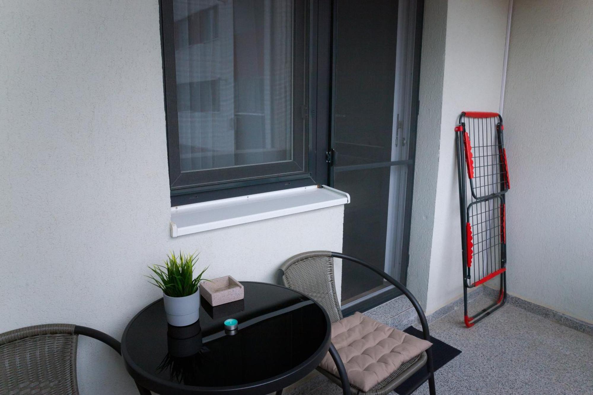 Elysian Urbanscape Brown, 2 Rooms, Near Bucharest Chiajna Εξωτερικό φωτογραφία